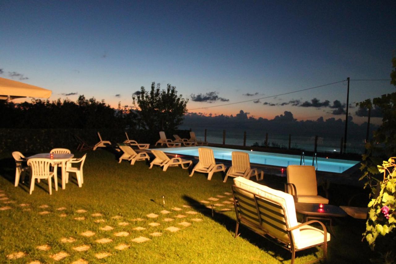 Antico Casale Bed & Breakfast Gioiosa Marea Luaran gambar